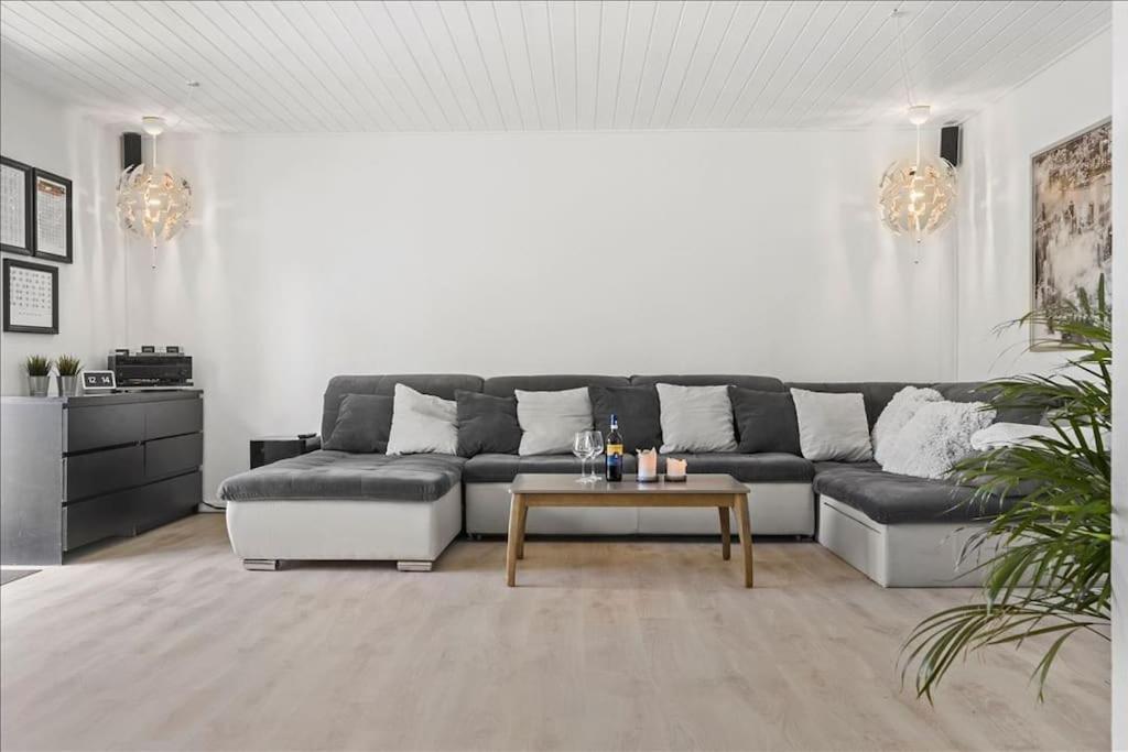 Villa House Near Public Transport Lystrup Exterior foto